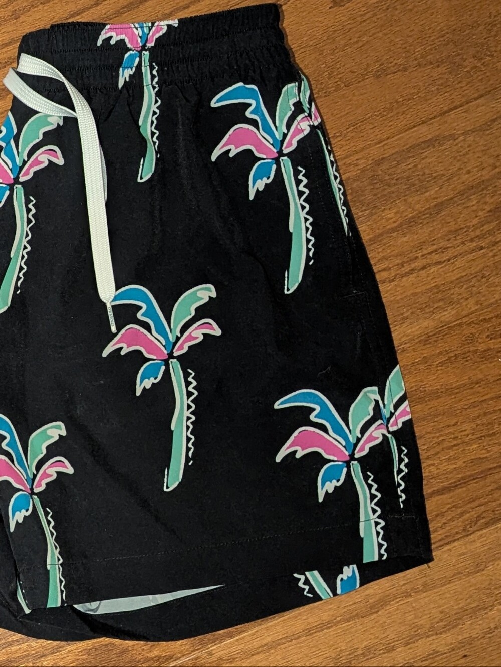 Chubbies Black Palm-Print Men’s Swim Shorts - Picture 4 of 5